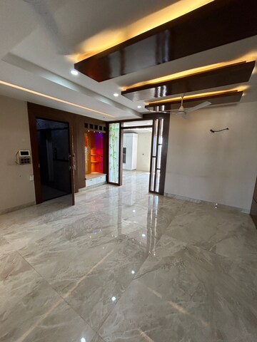 Room in 3 BHK Builder Floor at Sector 57 – for Sale