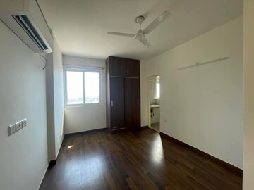 Room in 3 BHK Apartment at Conscient Heritage Max, Sector 102 – for Rent