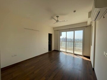 Room in 3 BHK Apartment at Conscient Heritage Max, Sector 102 – for Rent