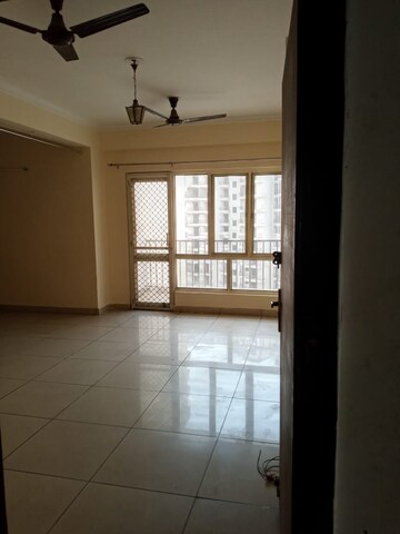Room in 2 BHK Apartment at Panchsheel Greens, Sector 16 Greater Noida – for Rent