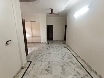 Room in 4 BHK Builder Floor at Sector 23a – for Rent