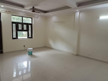 Room in 4 BHK Builder Floor at Sector 23a – for Rent
