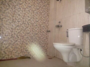 Bathroom in 6+ BHK Independent House at Laxmi Nagar – for Sale