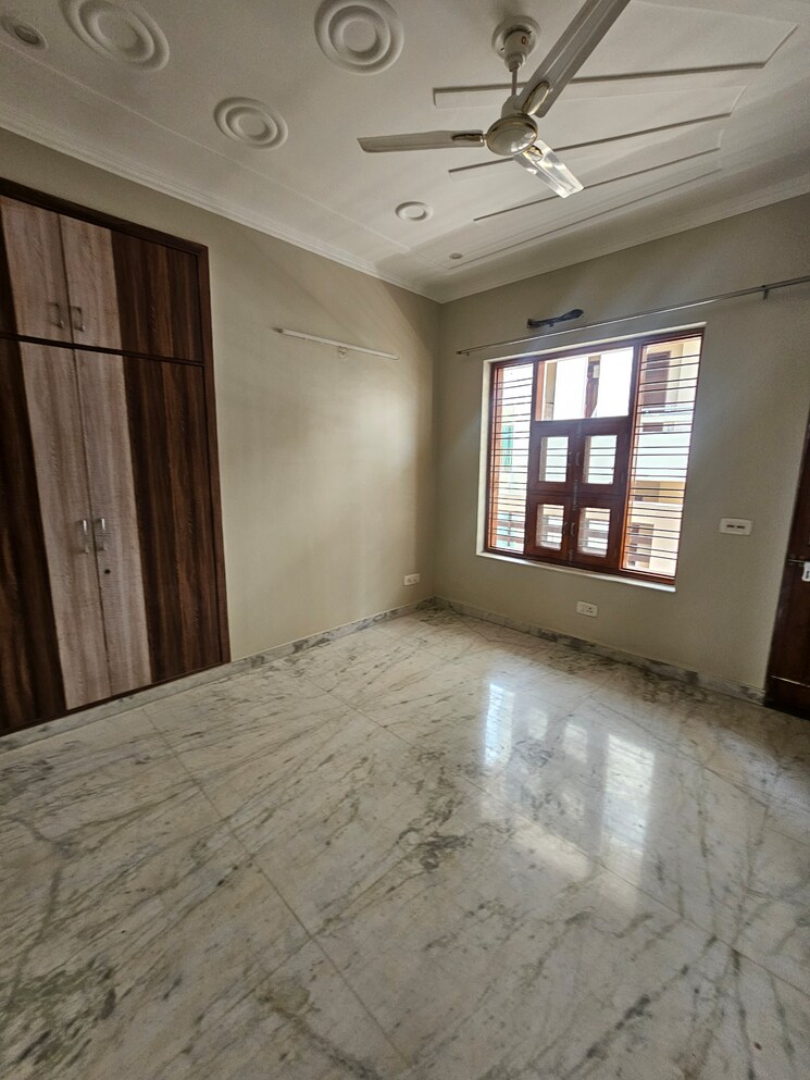 Balcony, sector 9 2 Bedroom 160 Sq.Yd. Builder Floor In Sector 9 Gurgaon 8801858
