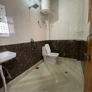 Bathroom in 3 BHK Apartment at DLF The Princeton Estate, Golf Course Road – for Rent