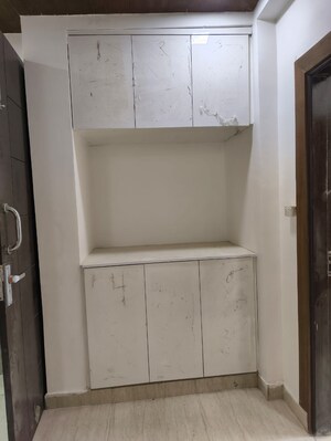 Furnished Amenities in 3 BHK Builder Floor at Green Fields Colony – for Sale