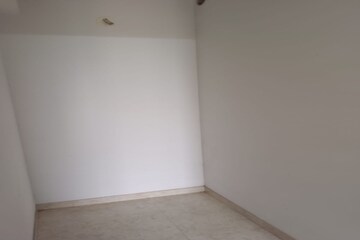 Room in 1.5 BHK Apartment at Lodha Palava City Lakeshore Greens, Dombivli East – for Rent
