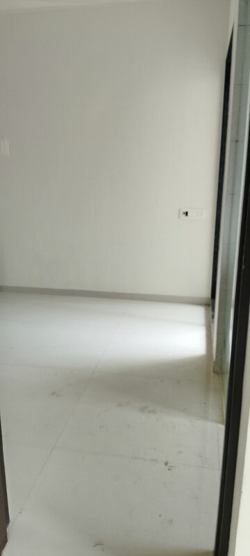 Room in 1 BHK Apartment at Lodha Paradise, Majiwada – for Rent