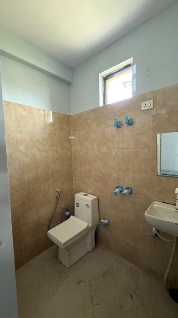 Bathroom in 2 BHK Builder Floor at ABCZ East Sapphire, Sector 45 – for Rent