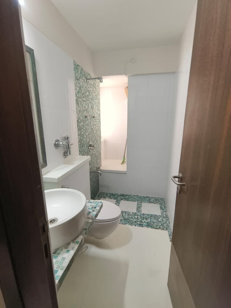 Bathroom, db-realty-shagun-towers 3 Bedroom 1500 Sq.Ft. Apartment In Goregaon East Mumbai 8801967