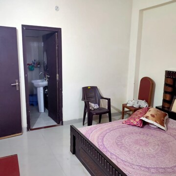 Bedroom in 2 BHK Builder Floor at Gomti Nagar – for Rent