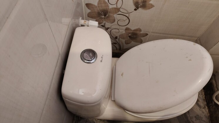 Bathroom, palam colony 2 Bedroom 800 Sq.Ft. Builder Floor In Palam Colony Delhi 8801718