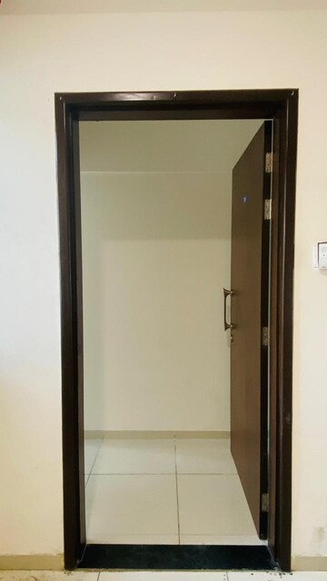 Room in 3 BHK Apartment at Godrej Hillside, Mahalunge – for Rent