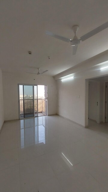 Room in 3 BHK Apartment at Godrej Hillside, Mahalunge – for Rent