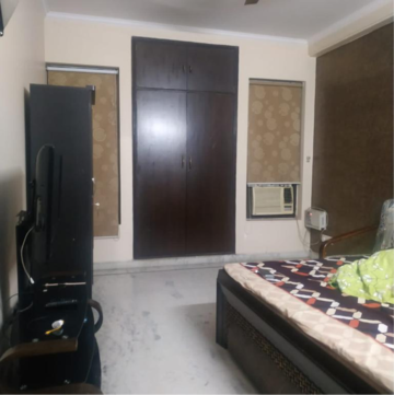 Living Room in 2 BHK Apartment at Dlf Phase ii – for Rent