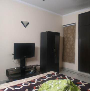 Bedroom in 2 BHK Apartment at Dlf Phase ii – for Rent