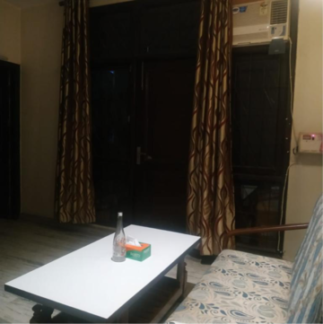 Bedroom in 2 BHK Apartment at Dlf Phase ii – for Rent