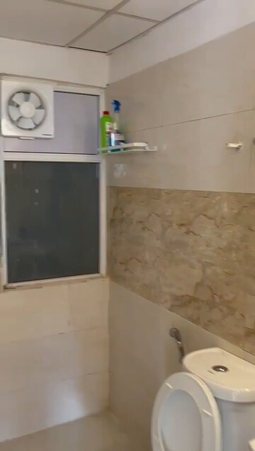 Furnished Amenities in 2.5 BHK Apartment at Amrapali Golf Homes, Sector 4 Greater Noida – for Rent