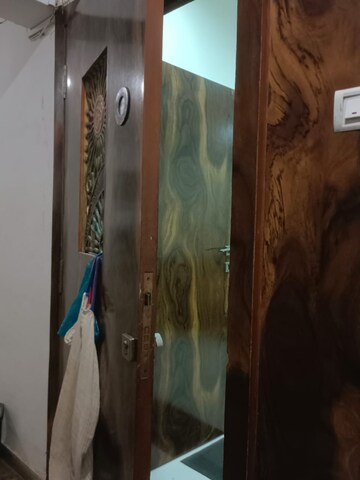 Furnished Amenities in 2 BHK Apartment at Summit Apartment, Goregaon East – for Rent