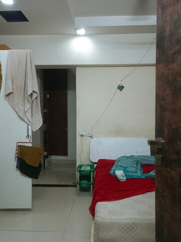 Furnished Amenities in 2 BHK Apartment at Summit Apartment, Goregaon East – for Rent