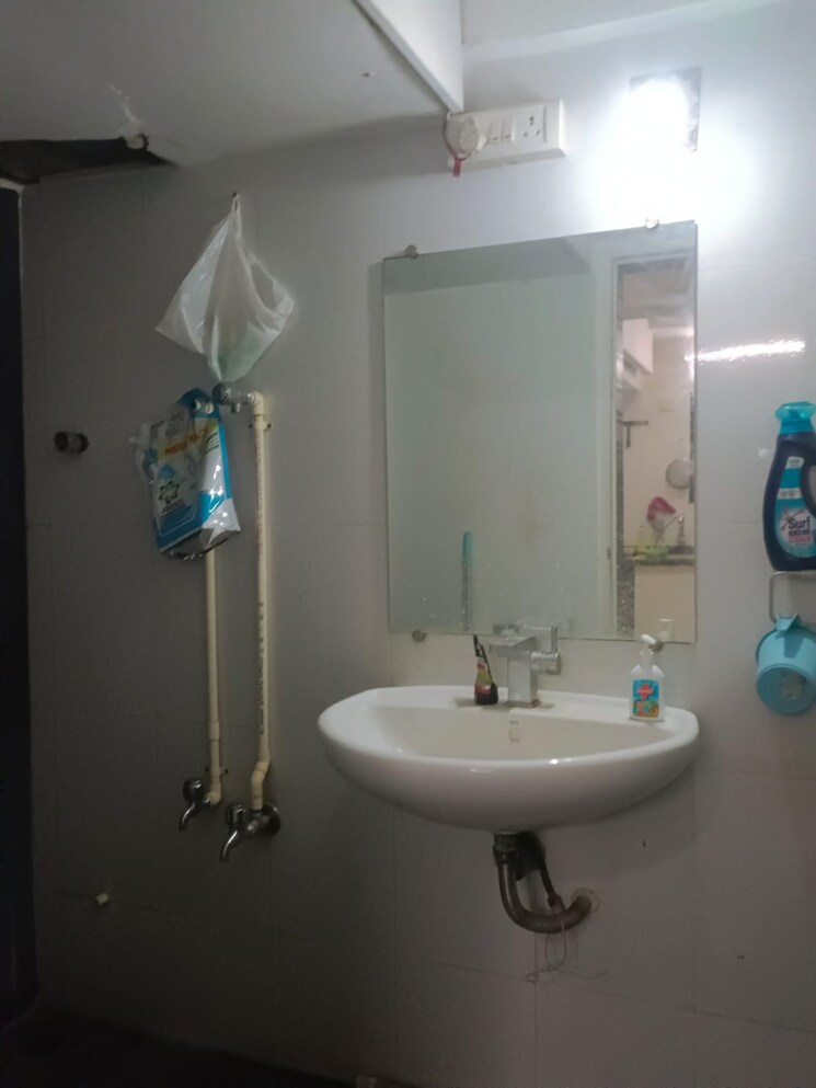 Bathroom, summit-apartment 2 Bedroom 790 Sq.Ft. Apartment In Goregaon East Mumbai 8802085