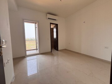 Room in 3.5 BHK Builder Floor at Smart World Orchard, Sector 61 – for Sale