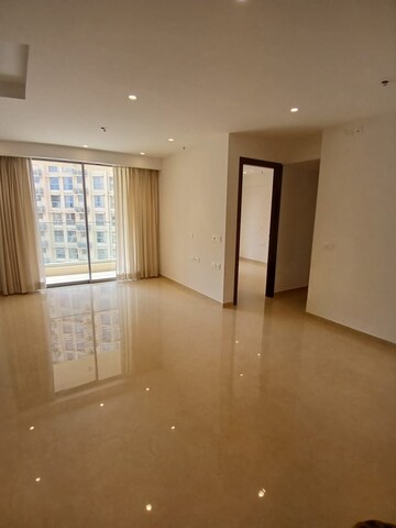 Room in 2 BHK Apartment at Hiranandani Highland, Powai – for Rent
