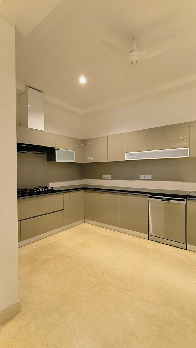 Kitchen, trishla-city 4 Bedroom 2530 Sq.Ft. Apartment In Patiala Road Zirakpur 8802177