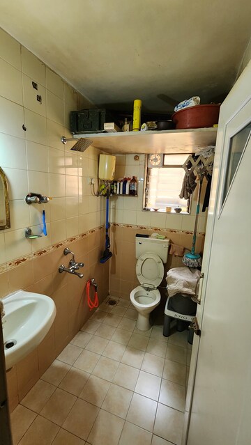 Team Area in 2 BHK Apartment at Hyde Park Galaxy, Manpada – for Sale