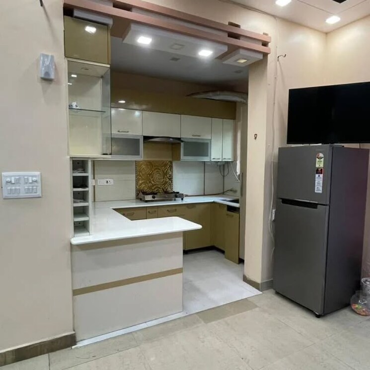 Kitchen, paras-tierea 2 Bedroom 825 Sq.Ft. Apartment In Sector 137 Noida 8802211