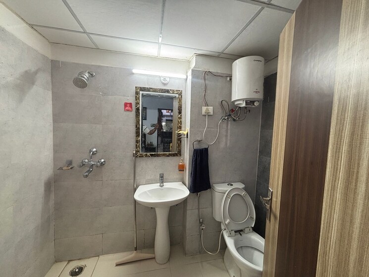Bathroom, laxmi nagar 2 Bedroom 1200 Sq.Ft. Builder Floor In Laxmi Nagar Delhi 8802226