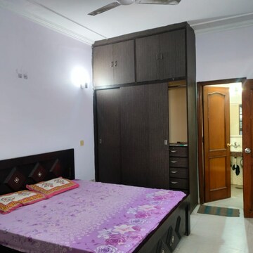 Bedroom in 2 BHK Apartment at Dlf Phase ii – for Rent