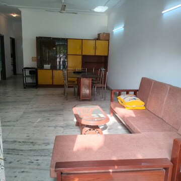Living Room in 2 BHK Apartment at Dlf Phase ii – for Rent