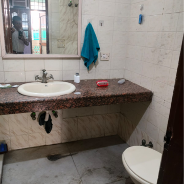 Bathroom in 2 BHK Apartment at Dlf Phase ii – for Rent