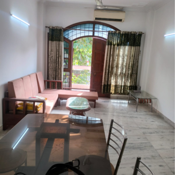 Living Room in 2 BHK Apartment at Dlf Phase ii – for Rent
