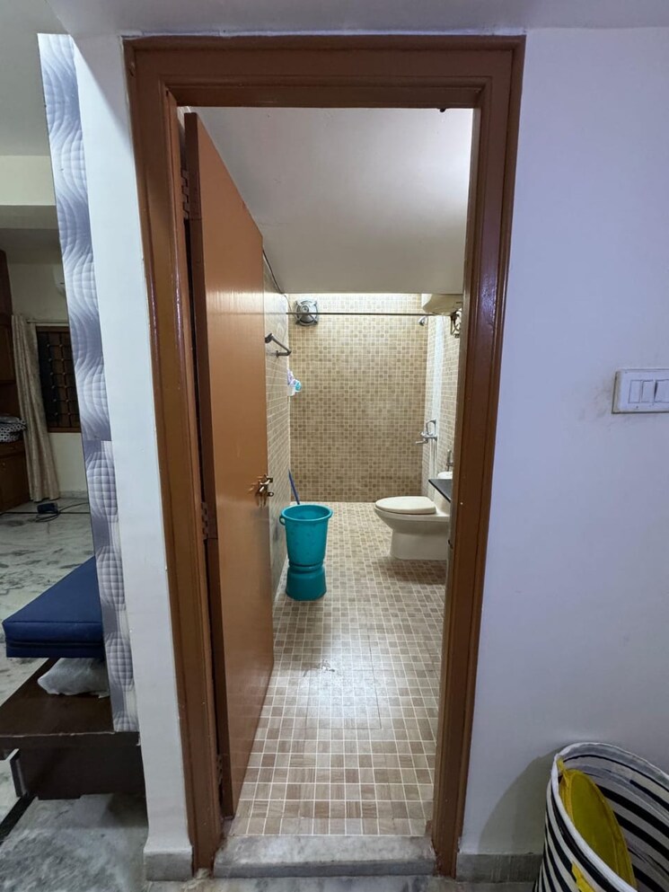 Bathroom, himayat nagar 3 Bedroom 2212 Sq.Ft. Apartment In Himayat Nagar Hyderabad 8802252