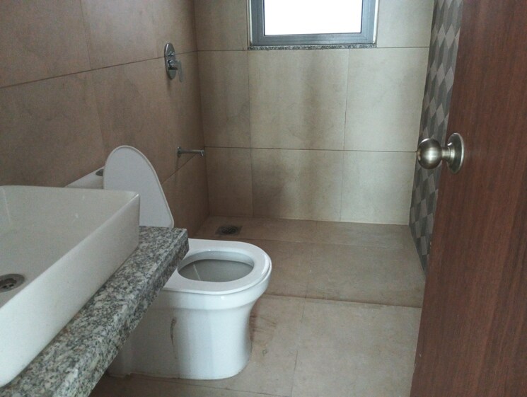 Bathroom, kalpataru-immensa 2 Bedroom 808 Sq.Ft. Apartment In Kolshet Road Thane 8802316
