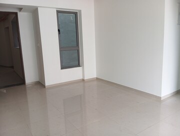Room in 2 BHK Apartment at Kalpataru Immensa, Kolshet Road – for Rent