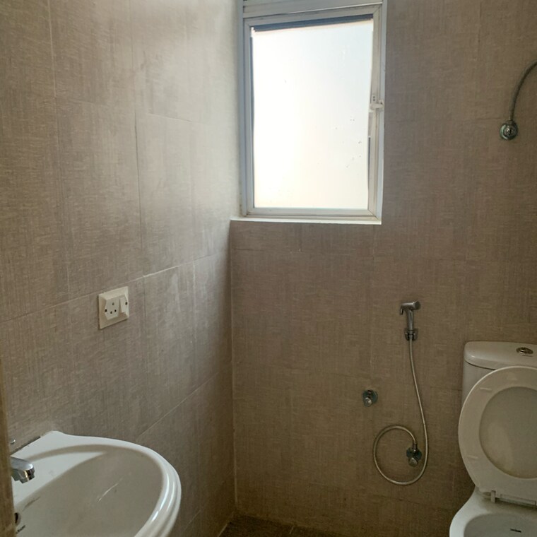 Bathroom, aditya-urban-homes 1 Bedroom 585 Sq.Ft. Apartment In Shahpur Bamheta Ghaziabad 8802313