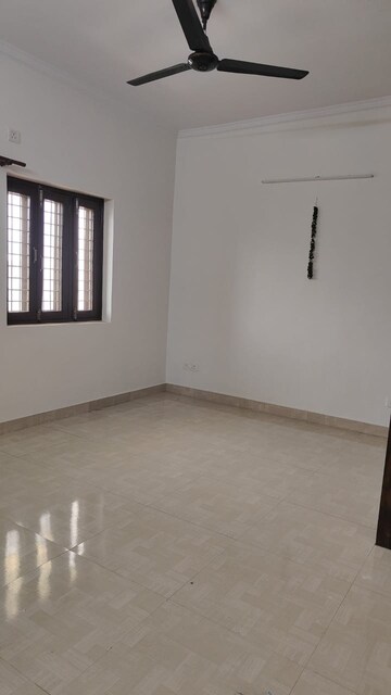 Room in 3 BHK Builder Floor at Govindpuri – for Rent