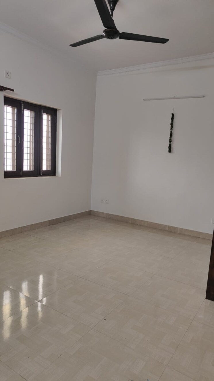 Room, govindpuri 3 Bedroom 800 Sq.Ft. Builder Floor In Govindpuri Delhi 8802328