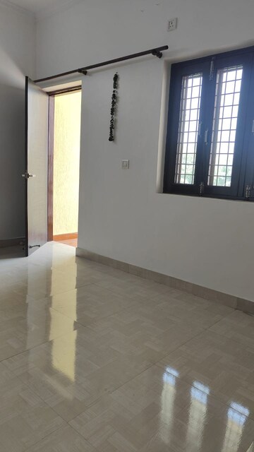 Room in 3 BHK Builder Floor at Govindpuri – for Rent