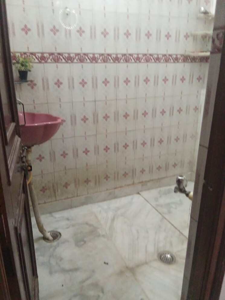 Bathroom, govindpuri 2 Bedroom 550 Sq.Ft. Builder Floor In Govindpuri Delhi 8802340