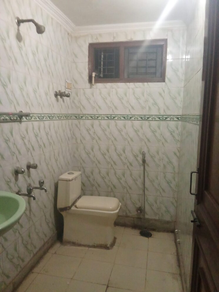 Bathroom, govindpuri 2 Bedroom 550 Sq.Ft. Builder Floor In Govindpuri Delhi 8802340