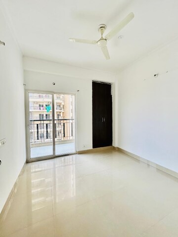 2 BHK Apartment For Rent in Mahagun Mywoods, Sector 16c Greater Noida