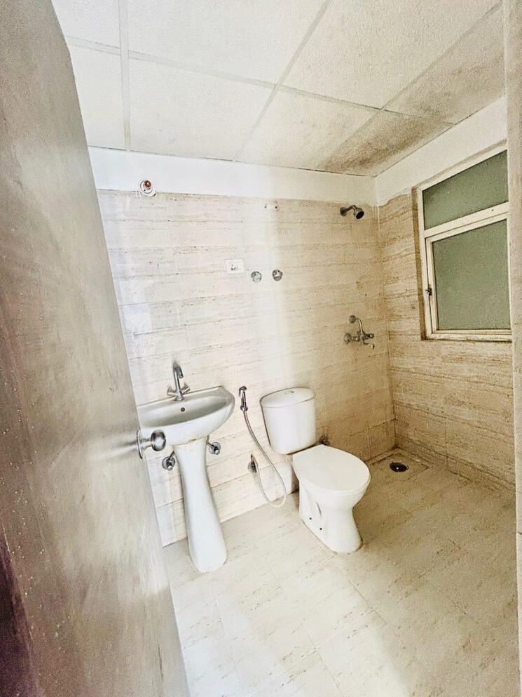 Bathroom, mahagun-mywoods 2 Bedroom 960 Sq.Ft. Apartment In Sector 16c Greater Noida Greater Noida 8802347