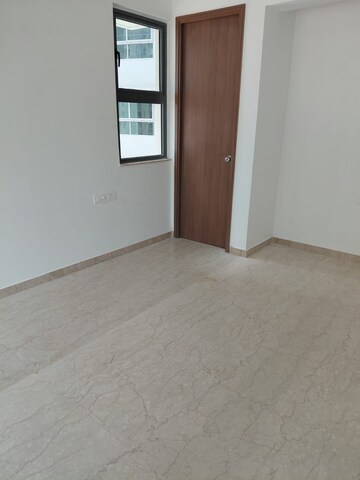 Bedroom in 3.5 BHK Apartment at Kalpataru Immensa, Kolshet Road – for Rent