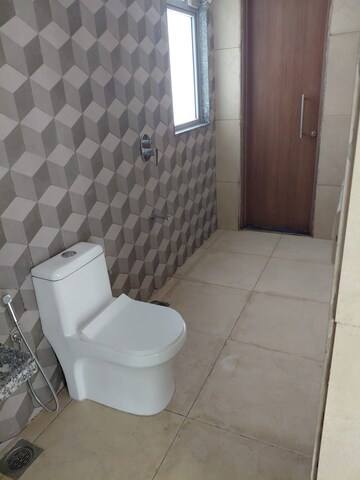 Bathroom in 3.5 BHK Apartment at Kalpataru Immensa, Kolshet Road – for Rent