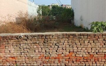 Plot For Sale in Laxmi Nagar