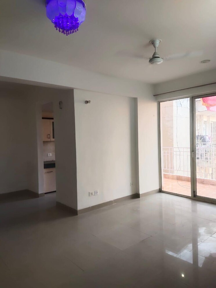 Room, puri-pratham 3 Bedroom 914 Sq.Ft. Apartment In Sector 84 Faridabad 8802427